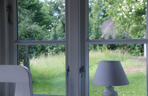 Bielenberg House | Holiday Home 'Kate Unter Reet Im Grünen' with Private Terrace, Private Garden and Wi-Fi
