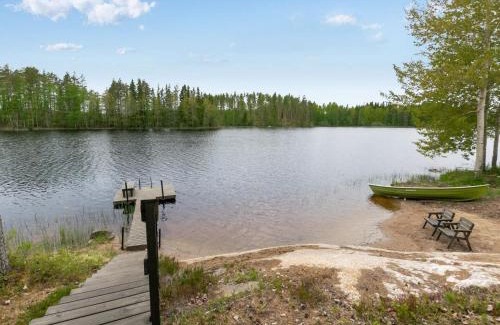 Rautalampi House | Holiday Home Kierinniemi by Interhome