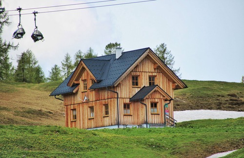 Tauplitz Cabin | Holiday Home 'Kleine Winklerhütte' with Mountain View and Private Garden