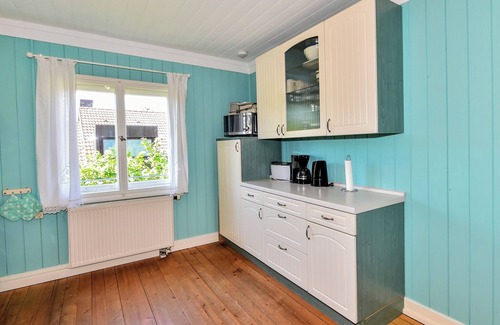 Bad Schachen House | Holiday Home 'Kunterbunt' with Private Terrace, Shared Garden and Wi-Fi