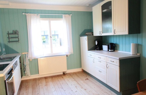 Bad Schachen House | Holiday Home 'Kunterbunt' with Private Terrace, Shared Garden and Wi-Fi