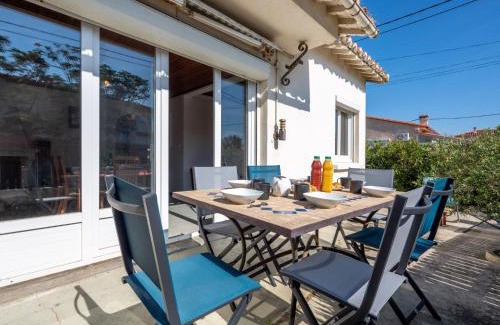 Le Grand Large House | Holiday Home Les Violettes by Interhome