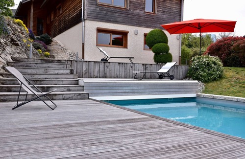 Challes-les-Eaux House | Holiday Home 'Le Gypaete' with Mountain View, Private Pool and Wi-Fi