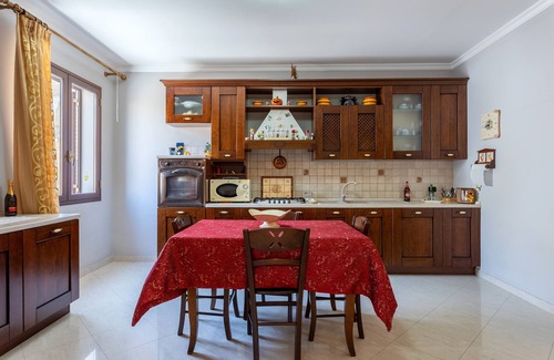 Mazara del Vallo House | Holiday Home 'La Casa Di Giusy' with Balcony, Wi-Fi and Air Conditioning