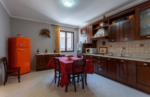 Mazara del Vallo House | Holiday Home 'La Casa Di Giusy' with Balcony, Wi-Fi and Air Conditioning