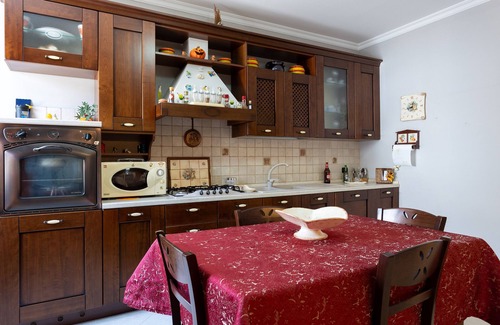 Mazara del Vallo House | Holiday Home 'La Casa Di Giusy' with Balcony, Wi-Fi and Air Conditioning