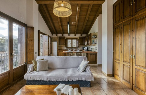 La Vall d'en Bas House | Holiday Home 'La Cabanya De La Rovira - Dalt' with Mountain View, Private Terrace and Wi-Fi