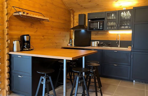 Aoste House | Holiday Home 'La Cabane À Ingalls' with Private Pool, Private Terrace and Wi-Fi