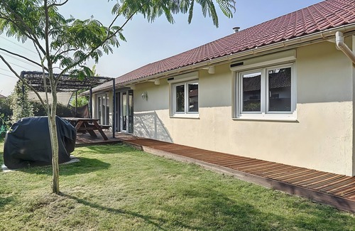 Aoste House | Holiday Home 'La Cabane À Ingalls' with Private Pool, Private Terrace and Wi-Fi