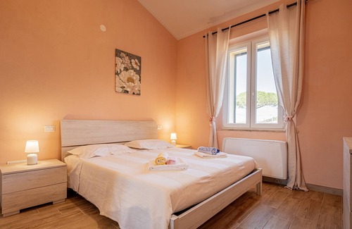 Manciano House | Holiday Home 'La Casa Di Campagna' with Private Garden, Wi-Fi and Air Conditioning