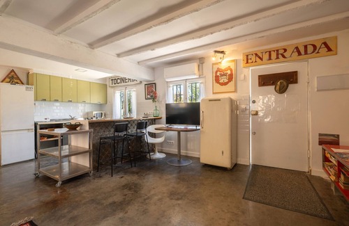Riudecanyes House | Holiday Home 'La Fabriqueta' with Mountain View, Wi-Fi and Air Conditioning