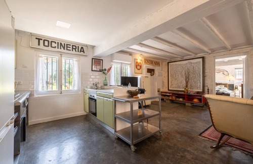 Riudecanyes House | Holiday Home 'La Fabriqueta' with Mountain View, Wi-Fi and Air Conditioning