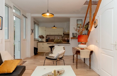 Viviers-du-Lac House | Holiday Home 'La' with Mountain View, Private Terrace and Wi-Fi