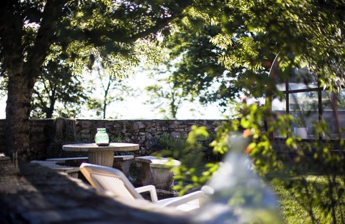 Martin House | Holiday Home 'La Maison Charlélie' with Shared Pool, Wi-Fi and Air Conditioning