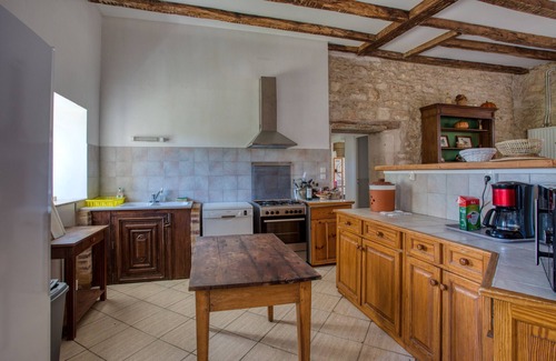 Mayac House | Holiday Home 'La Petite Cour' with Shared Pool, Private Terrace and Wi-Fi