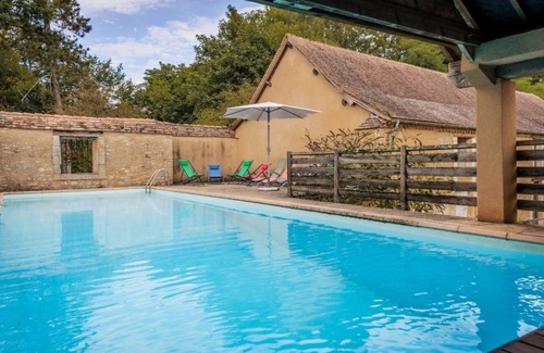 Mayac House | Holiday Home 'La Petite Cour' with Shared Pool, Private Terrace and Wi-Fi