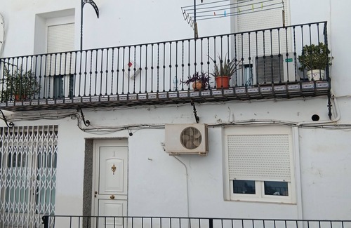 Chulilla House | Holiday Home 'La Replaceta' with Balcony, Wi-Fi and Air Conditioning