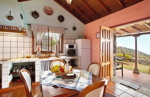 Tijarafe House | Holiday Home 'La Roquina' with Sea View, Wi-Fi and Air Conditioning