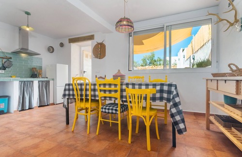 Guadalcanal House | Holiday Home 'La Sierra Del Viento' with Mountain View, Private Pool and Wi-Fi