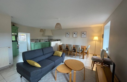 Trehorenteuc House | Holiday Home 'La Table Carrée - Brocéliande' with Private Terrace, Private Garden and Wi-Fi