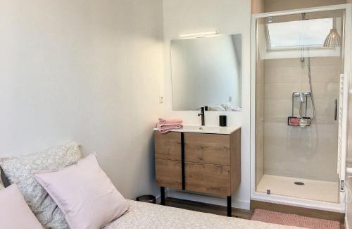 La Fresnais House | Holiday Home Le cottage by Interhome