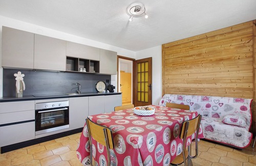 Plan D'introd House | Holiday Home 'Le Cré Appartamento 5' with Mountain View, Shared Garden and Wi-Fi