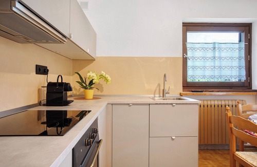 Plan D'introd House | Holiday Home 'Le Cré Appartamento 2' with Mountain View, Shared Garden and Wi-Fi
