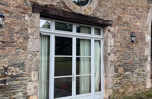 Val-d'Oust House | Holiday Home 'Le Crévy - La Calèche - 3 Pers' with Private Terrace, Private Garden, and Wi-Fi