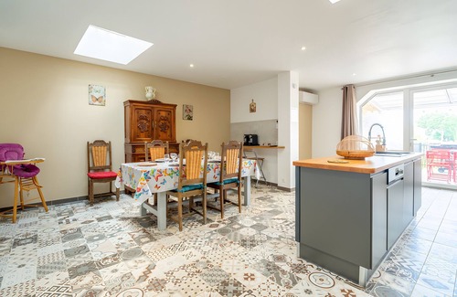 Olonzac House | Holiday Home 'Le Parcours Cathare' with Mountain View, Wi-Fi and Air Conditioning