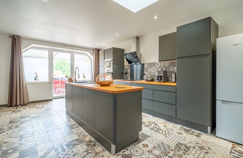 Olonzac House | Holiday Home 'Le Parcours Cathare' with Mountain View, Wi-Fi and Air Conditioning