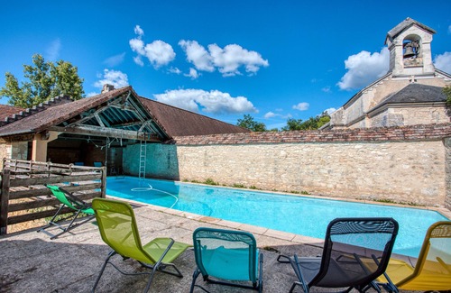 Mayac House | Holiday Home 'Le Pigeonnier' with Shared Pool, Wi-Fi and Air Conditioning