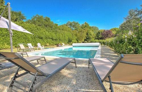 Riberac House | Holiday Home 'Le Puy Bellevue' with Private Pool, Private Terrace and Wi-Fi