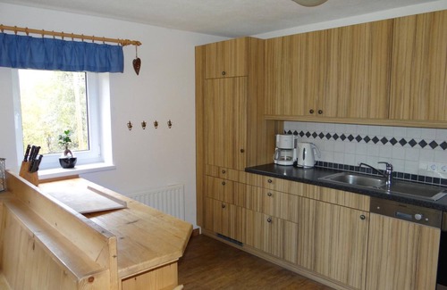 Oberhausen House | Holiday Home 'Lemberger' with Mountain View, Private Terrace and Wi-Fi