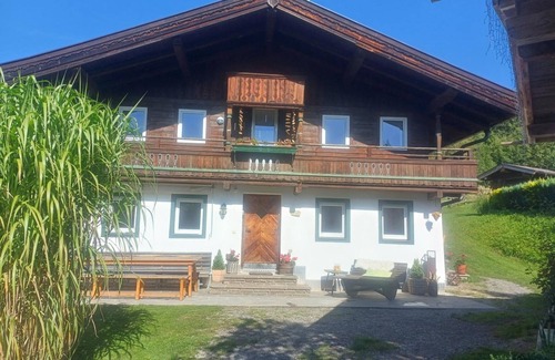 Oberhausen House | Holiday Home 'Lemberger' with Mountain View, Private Terrace and Wi-Fi