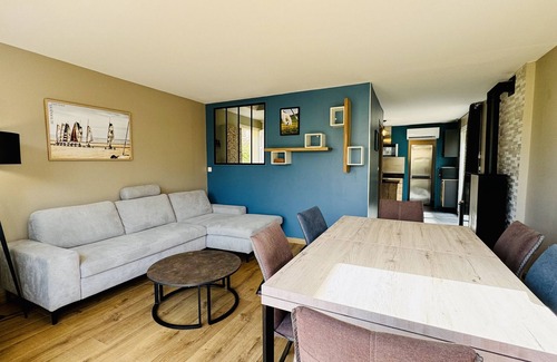 Cucq House | Holiday Home 'Les Pins Stella Plage' with Private Terrace, Wi-Fi and Air Conditioning