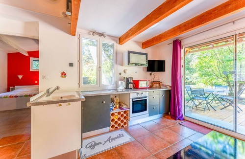 Mialet House | Holiday Home 'Les Taillades' with Shared Pool, Private Terrace and Wi-Fi