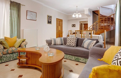 Skinaria House | Holiday Home 'Lions Residence' with Mountain View, Wi-Fi and Air Conditioning