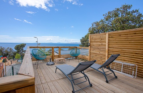 Le Dramont House | Holiday Home "Lodge Vue Mer" close to the Beach with Pool & Wi-Fi