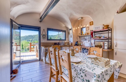 La Tour-Sur-Orb House | Holiday Home 'Maison De Village' with Private Pool, Wi-Fi and Air Conditioning