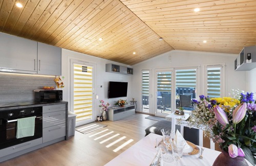 Seeland House | Holiday Home 'Madera Concordiasee' with Lake View, Wi-Fi and Air Conditioning