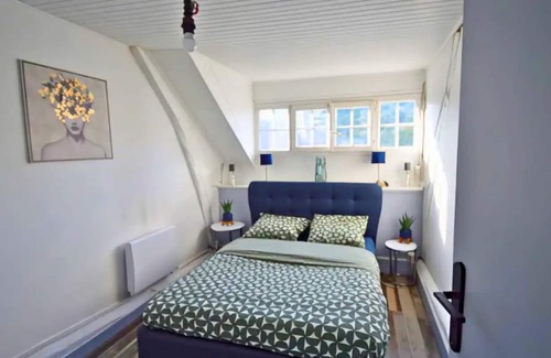 Amblainville House | Holiday Home 'Maison Champêtre Proche De Paris' with Shared Terrace and Wi-Fi
