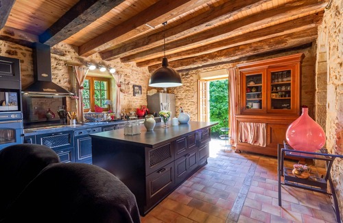 Anlhiac House | Holiday Home 'Maison De Campagne' with Private Pool, Private Terrace and Wi-Fi