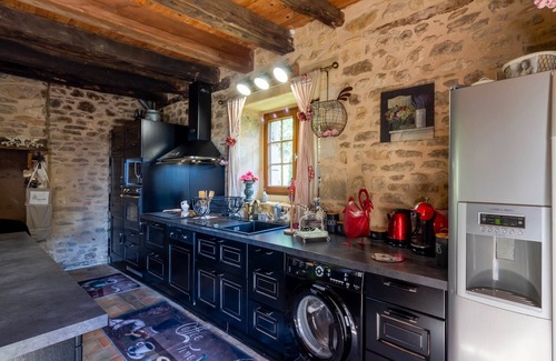 Anlhiac House | Holiday Home 'Maison De Campagne' with Private Pool, Private Terrace and Wi-Fi