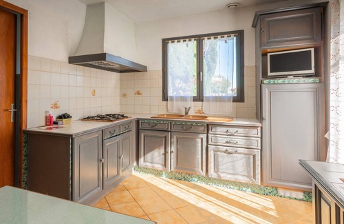 Saintes House | Holiday Home 'Maison De Famille' with Private Terrace and Garden