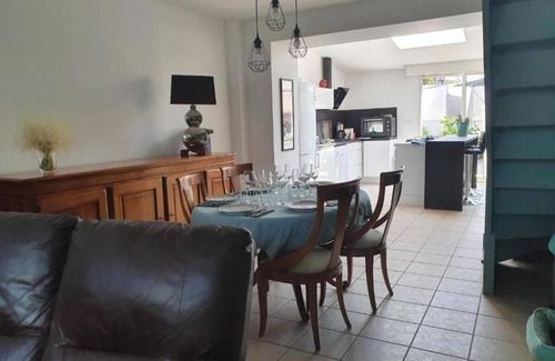 Sequedin House | Holiday Home 'Maison De Madame De Souter' with Private Terrace and Wi-Fi