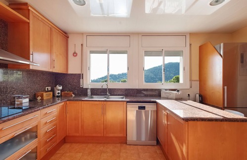 Premia de Dalt House | Holiday Home 'Marice' with Sea View, Wi-Fi and Air Conditioning