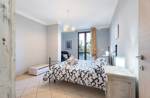 Dormelletto House | Holiday Home 'Margot Ca Bianca Dormelletto' with Shared Pool and Wi-Fi