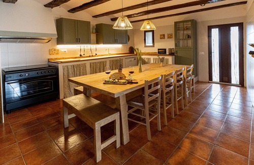 Allepuz House | Holiday Home 'Masía Casa Rullo' with Mountain View, Private Terrace and Wi-Fi