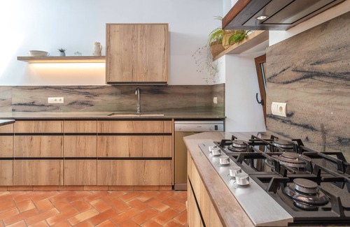 Fontcoberta House | Holiday Home 'Mas' with Mountain View, Wi-Fi and Air Conditioning