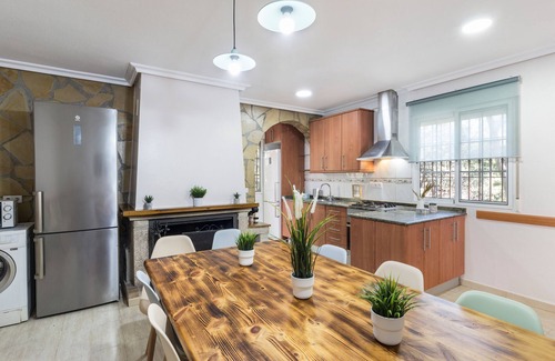 Totana House | Holiday Home 'Mi Bella' with Private Pool, Wi-Fi and Air Conditioning
